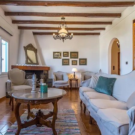 Traditional House Milos Pollonia