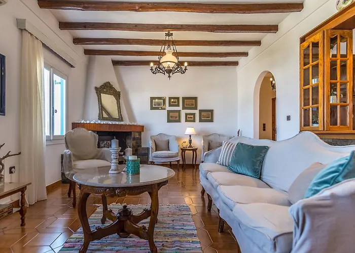 Traditional House Milos Pollonia