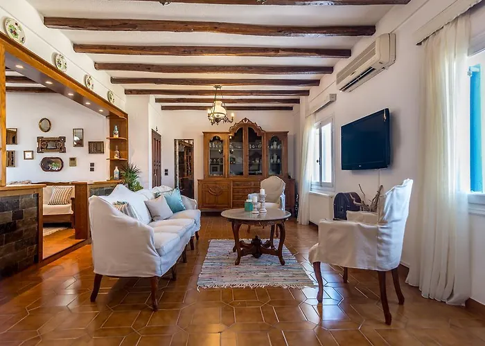 Traditional House Milos Pollonia